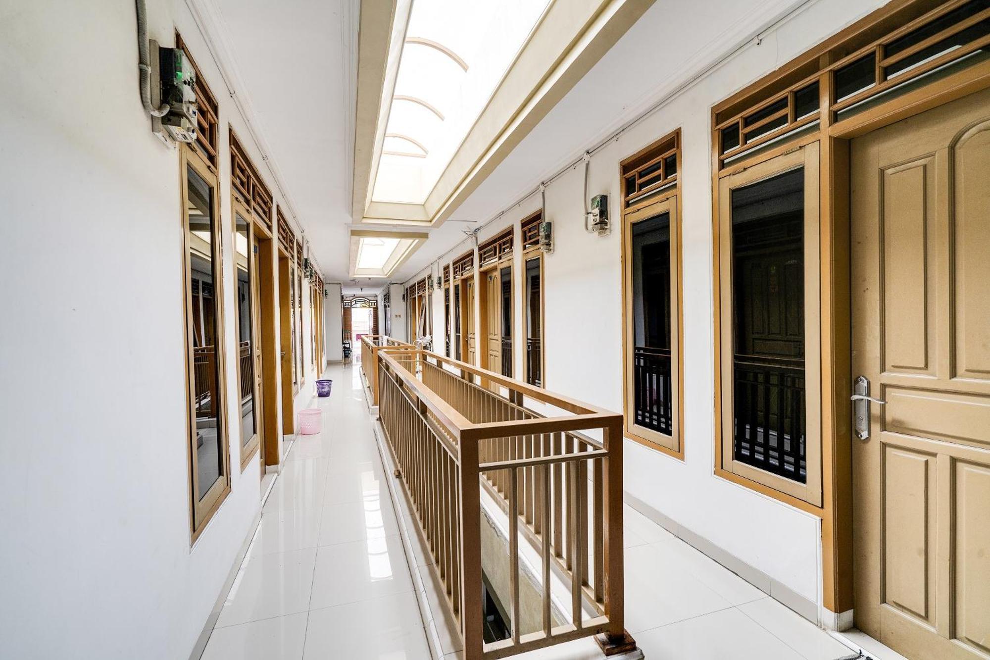 Hotel Oyo Life 91994 Sawerigading Jatinangor Syariah Sayang Exterior foto